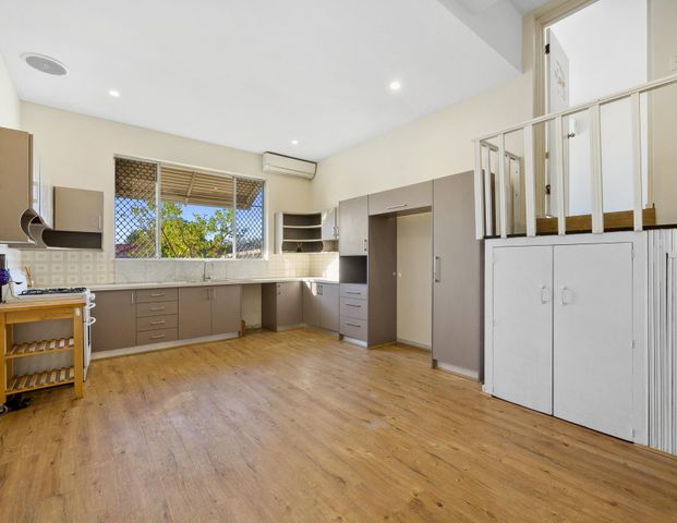 LOW MAINTENANCE 5x2 HOUSE IN NORTH PERTH - Photo 1