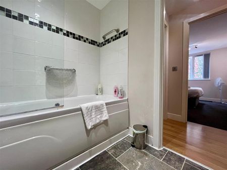 2 bedroom apartment to rent - Photo 4