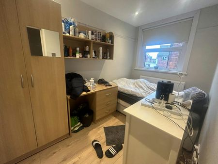 House of Multiple Occupation to rent on - Photo 3