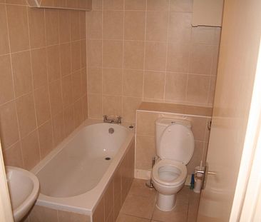 1 bedroom Detached House to let - Photo 2