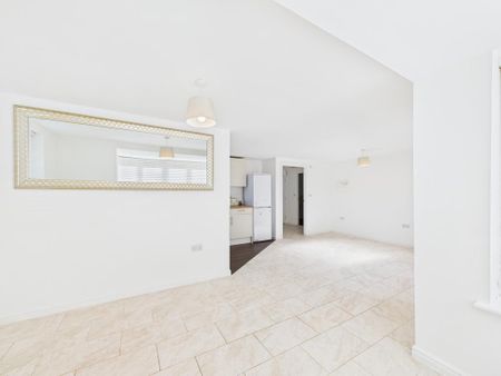 2 bedroom ground floor maisonette to rent - Photo 2