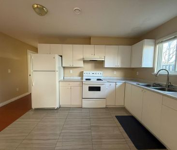 175 Pembina St, New Westminster, BC V3M 5J2, Canada - Photo 3