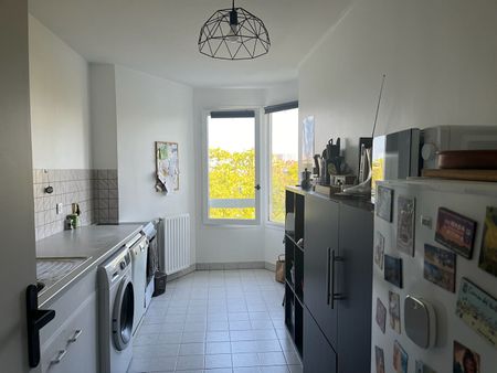 Location Appartement 3 pièces 71m² LYON 4ème - Photo 3