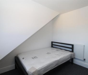 8 bedroom house to rent - Photo 1