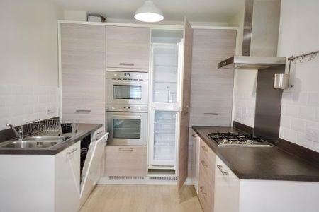 3 bedroom end of terrace house to rent - Photo 3