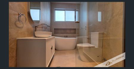 Brand new 5-bedroom house near Westmead health district and Parramatta CBD - Smart Design for Dual Living - Photo 5