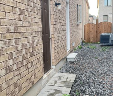 For Lease - 24 Mcdonough Gardens, Hamilton, Ontario - Photo 2