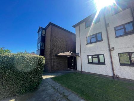2 bedroom flat to rent - Photo 2