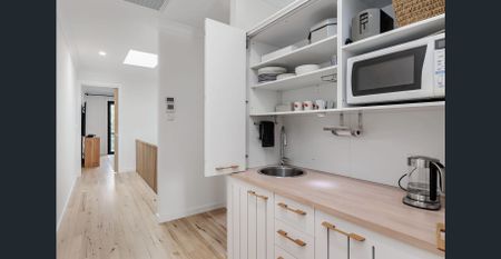 Stunning Contemporary Home - Gardener included! - Photo 5