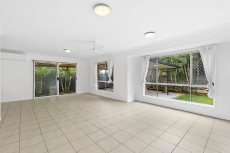 Charming Mudgeeraba Home with Ideal Location for Families and Commuters Alike. - Photo 2