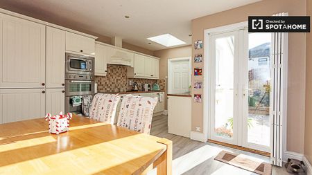 Room for rent in 4-bedroom house in Knocklyon - Photo 4