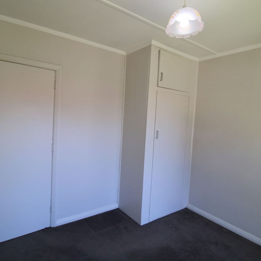 Warm Sunny Family Home - Photo 1