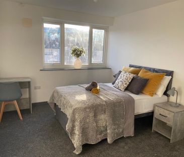 4 bedroom Student Flat to rent in Bridge View House, 15-23 City Roa... - Photo 4