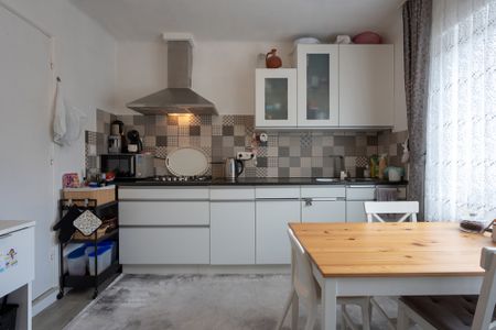 Gerenoveerd 1-slaapkamerappartement in het centrum van Kapellen! - Photo 2