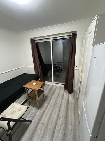 Studio Flat, Hermit Road, E16 - Photo 2