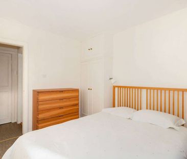 A lovely two bedroom apartment located in the heart of Notting Hill - Photo 6