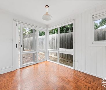 Charming Victorian Home - Photo 2