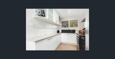 Sylish, Spacious and Perfectly Positioned - Photo 2