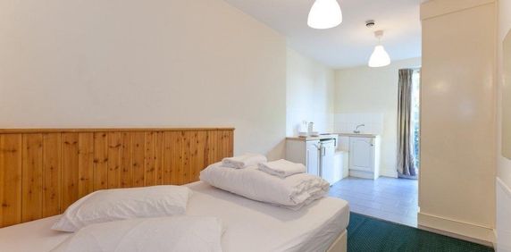 Studio to rent - Photo 2