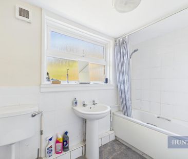 4 bedroom House To Let - Photo 5