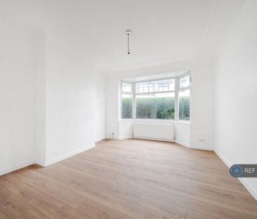 3 bedroom end of terrace house to rent - Photo 4