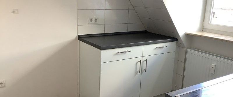 Wohnung sucht Mieter: günstige 1,5-Zimmer-Dachgeschoss-Wohnung, sofort anmietbar! - Photo 1