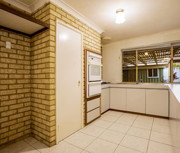 LARGE FAMILY HOME IN LEEMING HIGH SCHOOL ZONE! - Photo 4