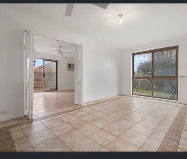 Spacious living in a quiet court location with easy access to Woodg... - Photo 5
