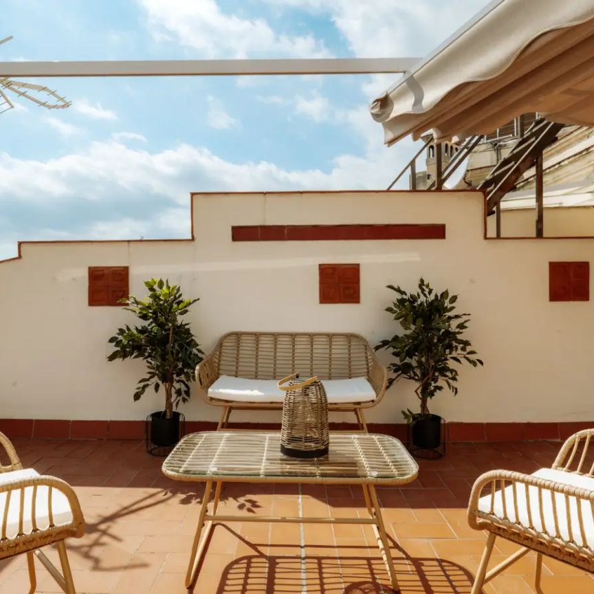 Room in a shared 4-bedroom apartment for rent in l'Antiga Esquerra de l'Eixample. - Photo 1