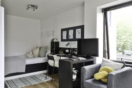 1 bedroom in a house share to rent - Photo 3