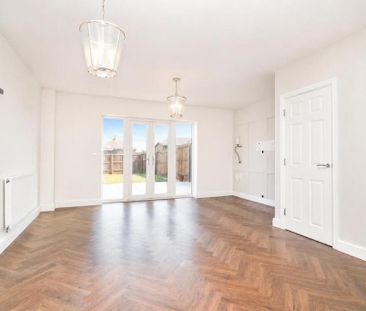 2 bedroom semi-detached house to rent - Photo 2