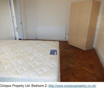 3 bedroom flat to rent - Photo 4