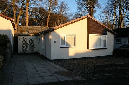 STUNNING 3 BED DETACHED BUNGALOW – RAVENSBY PARK GARDENS, CARNOUSTIE - Photo 2