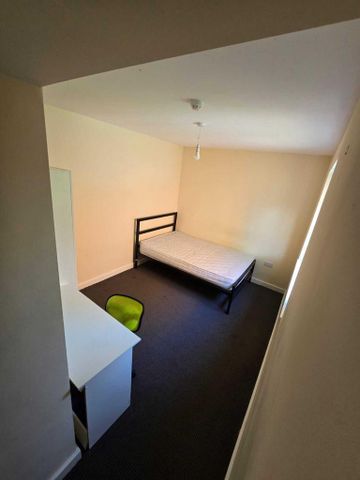 6 bedroom terraced house to rent - Photo 5