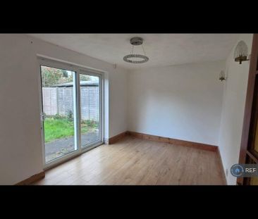 2 bedroom semi-detached house to rent - Photo 5