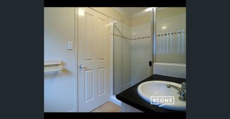 Modern 3-Bedroom Villa in Prime Eight Mile Plains Location - Photo 5