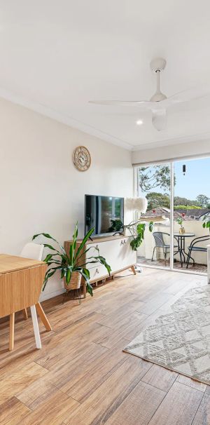 Ultra-Modern and Fully Renovated Apartment in Convenient Location - Photo 1