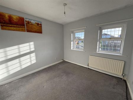 4 bedroom detached house to rent - Photo 3