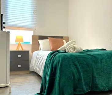 Avenida de Fuenlabrada, Leganés, Community of Madrid 28912 - Photo 5