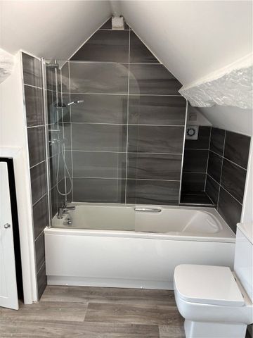 A charming and detached, two/three-bedroom cottage with a large garden, no neighbours but in close proximity to Rhuddlan, Rhyl and the A55 North Wales Expressway. - Photo 4