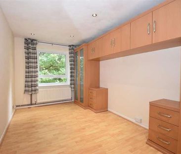 Aurum Close, Horley, RH6 - Photo 3