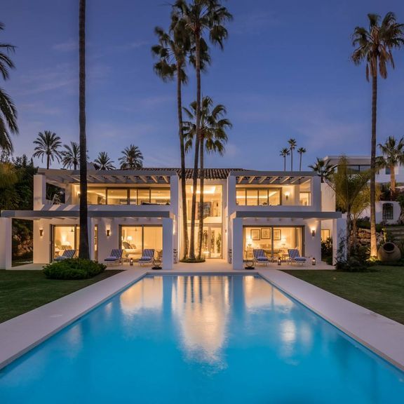 5 bedroom luxury Villa for rent in The Golden Mile, Spain - Photo 1