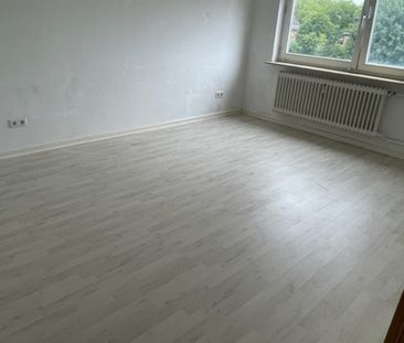 Schöne 3 Zimmer-Wohnung mit Einbauküche und Balkon in Citynähe! - Foto 6