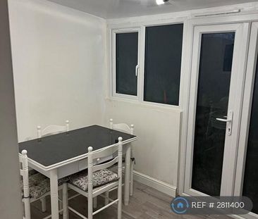 2 bedroom semi-detached house to rent - Photo 5