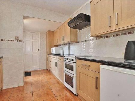 Nursery Road, Knaphill, Woking, Surrey, GU21 - Photo 5