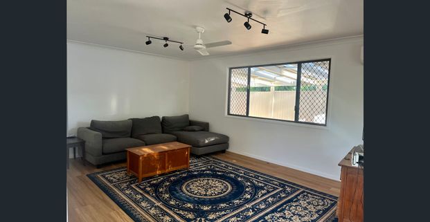 Renovated, Low-Maintenance Coastal Living - 500m to the Beach (includes power) - Photo 1