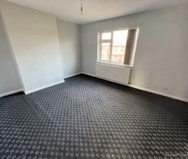 2 bedroom property to rent in Oldham - Photo 2