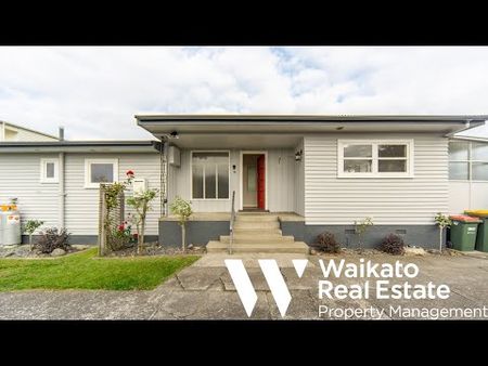 Spacious 4-Bedroom Just Minutes from the Hospital - Photo 4