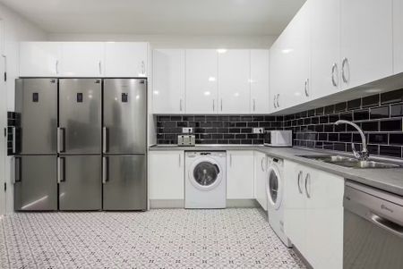 Calle de las Hileras, Madrid, Community of Madrid 28013 - Photo 3