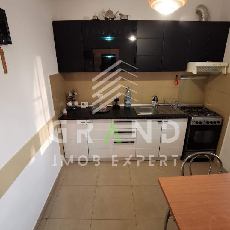 Casă modernă de închiriat, 3 dormitoare,curte privată ș - Fotografie 1